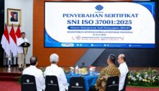Menteri Ketenagakerjaan Yassierli saat menyampaikan sambutan dalam acara Penyerahan Sertifikat SNI ISO 37001:2025 Sistem Manajemen Anti Penyuapan (SMAP) di lingkungan Kemnaker, Jakarta, Rabu (24/6/2026). (Foto: Biro Humas Kemnaker)