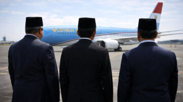 Jejak langkah diplomasi luar negeri Indonesia di bawah kepemimpinan SBY, Jokowi, dan Prabowo. Setiap masa memiliki ritme terbang yang berbeda demi satu tujuan: Kepentingan Nasional. (FOTO : Dok. Istimewa/Lintastungkal)