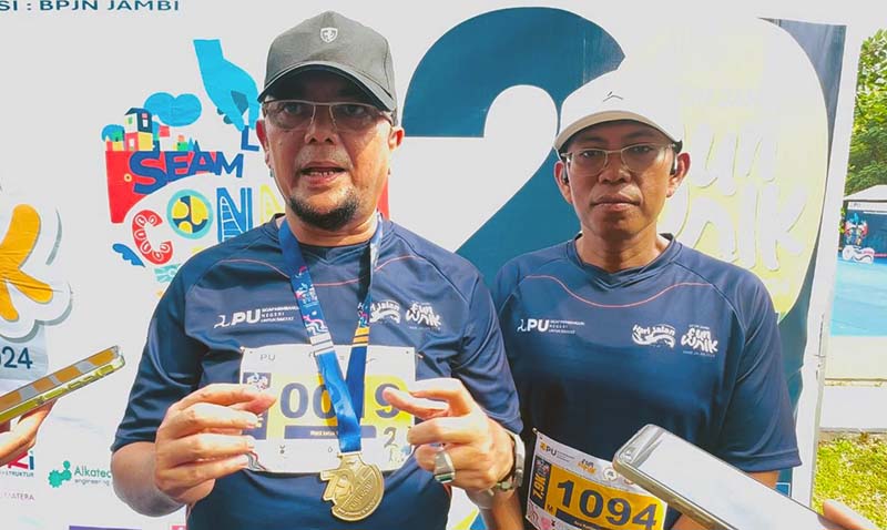 Wakil Ketua DPRD Ivan Wirata Ikuti Fan Walk 7,9 Kilometer pada Acara Peringatan Hari Jalan Nasional ke 4 bersama BPJN Jambi. FOTO : Viryzha