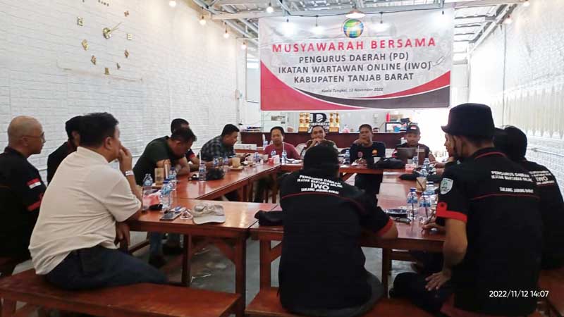Musyawarah bersama Pengurus daerah IWO Kabupaten Tanjung Jabung Barat Tahun 2022, Sabtu (12/11/22). FOTO : Bas/LT
