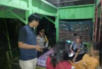Kapolsek Tebing Tinggi IPDA Hansmadi Simangunsong dan Anggota Himbau Wanita diduga LC untuk Pulang ke Kampung Halaman, Sabtu Malam (13/1/24). FOTO : SEK Tebing Tinggi 