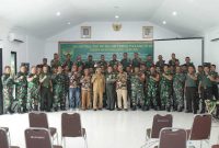 Foto bersama Pemateri dan peserta kegiatan pembinaan Netralitas TNI dalam rangka pemilu tahun 2024. FOTO : Pendim Tjb 