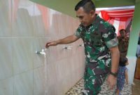 Komandan Korem 042/Gapu Brigjen TNI Rachmad, S.I.P sumber air bersih. FOTO : Penrem 042/Gapu