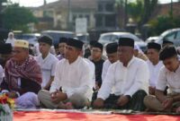 Danrem 042/Gapu Brigjen TNI Rachmad, S. IP Shalat Idul Fitri bersama Anggota dan Masyarakat, Rabu (10/4/24). FOTO : Penrem042