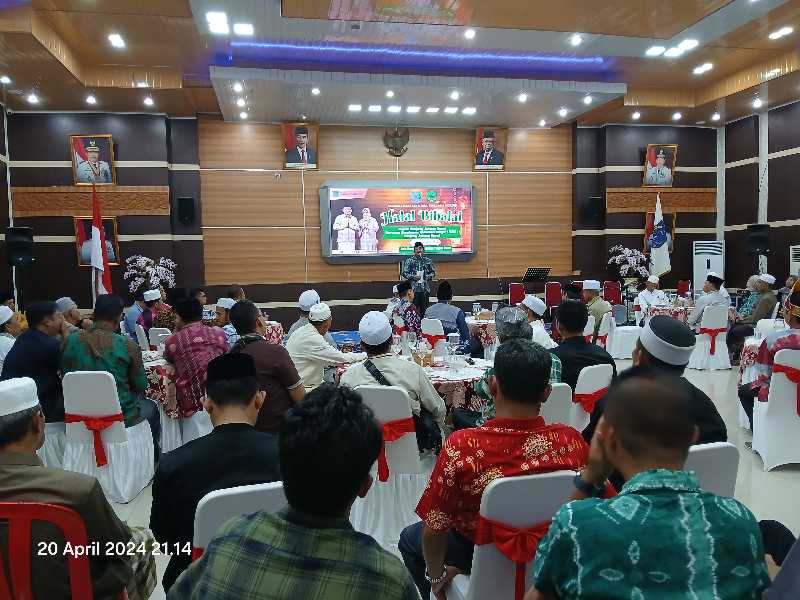 Halal ihalal Kerukunan Bubuhan Banjar bersama Bupati Tanjung Jabung Barat Drs H Anwar Sadat, M. Ag, Sabtu (20/4/24). FOTO : LT/Bas