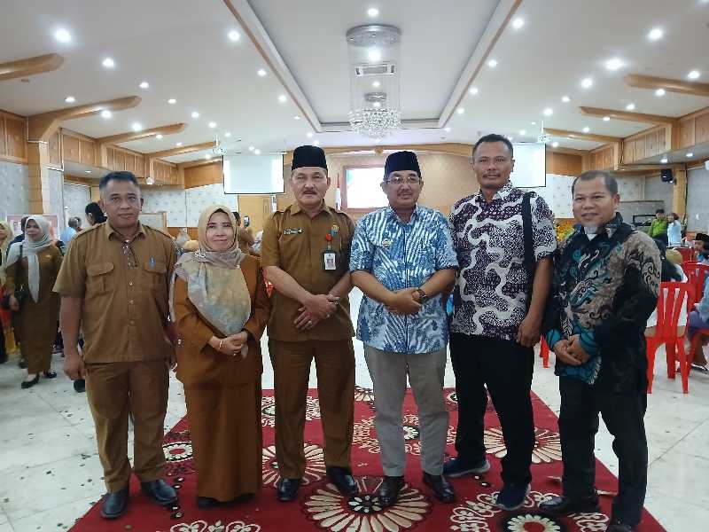 Bupati H Anwar Sadat didampingi Asisten H Mulyadi, Sekretaris Dikbud Zainul, Kabid GTK Eva Lidarti dan Undangan yang hadir. FOTO : LT/Bas