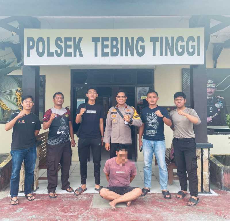 Pelaku ER saat diamanakan di Mapolsek Tebing Tinggi Polres Tanjung Jabung Barat. FOTO : Dok Polsek Tebing Tinggi