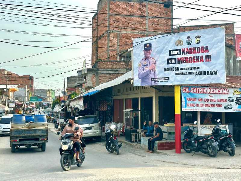 Spanduk Himbauan yang dipasang Polsek Tebing Tinggi di Simpang 3 Pos Ojek Pasar Tebing Tinggi. FOTO : Dok Polsek Tebing Tinggi