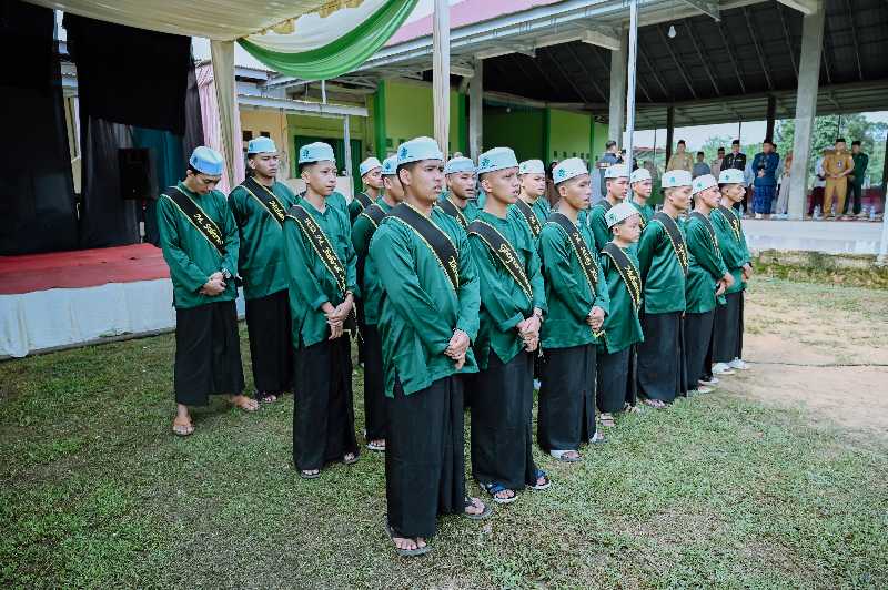 Para Santri Ponpes Ummul Masakin Batanghari yang di Wisuda. FOTO : Ist