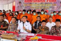 Dirresnarkoba Polda Jambi AKBP Ernesto Saiser bersama unsur forkopimda gelar hasil Operasi Antik Siginjai 2024 di Mapolda Jambi, Kamis (30/5/24). FOTO : Humas