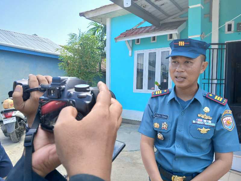 Komandan Pos TNI AL Kuala Tungkal Kapten Laut (P) Agus Toha. FOTO : LT