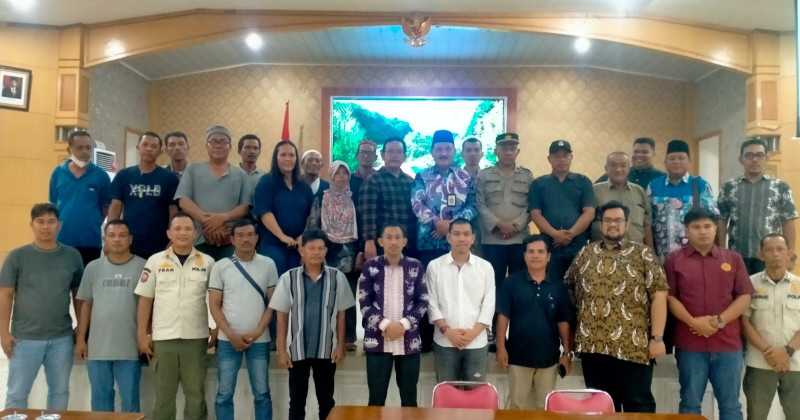 Jajaran Pemerintah Tanjab Barat bersama Instansi terkait dan sejumlah warga Desa Badang. FOTO : Ist