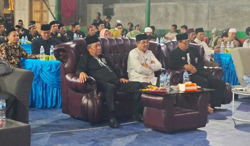 Bupati H Anwar Sadat bersama Wakil Gubernur Jambi  H Abdullah Sani dan Pengasuh Perguruan Silat PSHT. FOTO : Prokopim