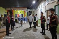 Beberapa Personel Polres Tanjab Barat saat melaksanakan giat pengamanan di Lokasi Deklarasi PKB Jalan Siswa Kuala Tungkal. FOTO : LT