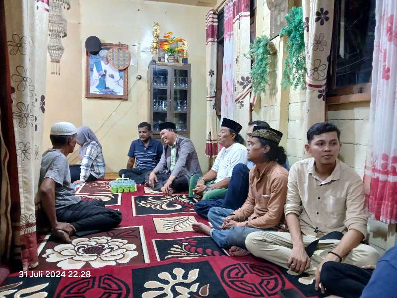 Wakil Bupati Tanjab Barat H Hairan, SH Takziah ke Rumah Duka. FOTO : LT