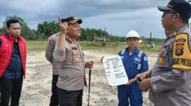 Kapolres AKBP Agung Basuki didampingi Wakapolres Kompol Jan Manto Hasiholan dan PJU saat melakukan Ground Check Titik Api di Sumur PT PetroChina Jabung Ltd, Jum'at (2/8/24). FOTO : LT