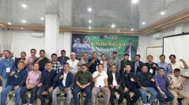 Endri Avian bersama Pengurus Asprov PSSI Jambi, Pengurus KONI, dan Klub yang mengikuti Kongres Pemilihan ASKAB PSSI Tanjab Barat. FOTO : Ist