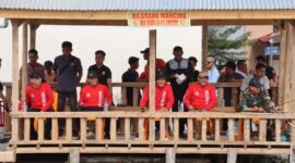 Kapolres Tanjung Jabung Barat AKBP Agung Basuki bersama Bupati H Anwar Sadat dan unsur forkopimda saat lomba mancing. FOTO : Humas 