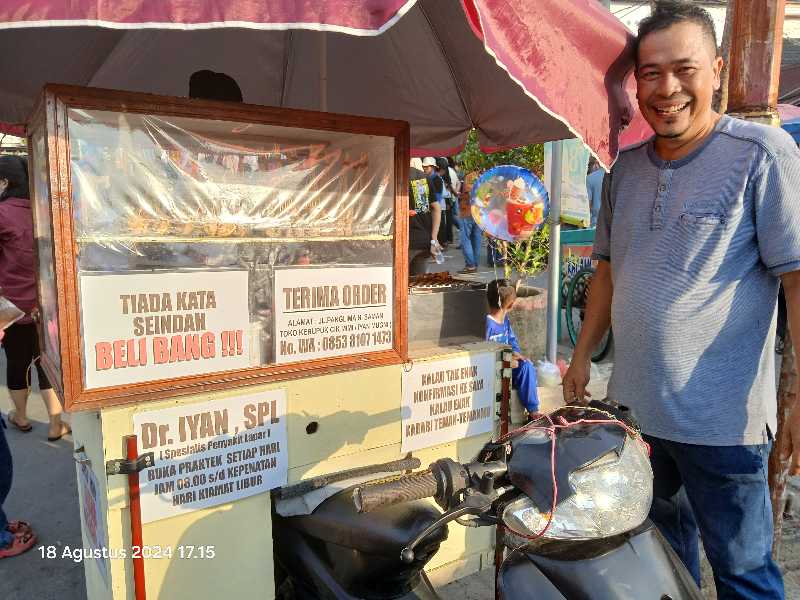 Iyan Pedagang Bakso Bakar. FOTO : LT