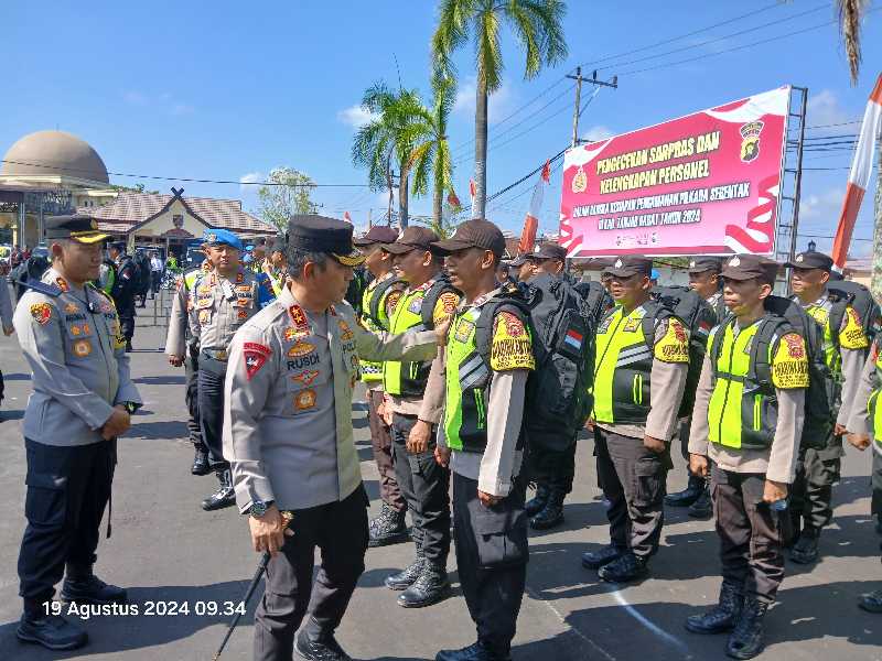 Kapolda Jambi Irjen Pol Rusdi Hartono Cek Kesiapan Personel Polres Tanjab Barat dalam pengamanan pilkada serentak di Tanjab Barat 2024. FOTO : LT 