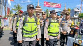 Kapolres Tanjab Barat AKBP Agung Basuki dampingi Kapolda Jambi Cek Personel Polres Pengamanan Pilkada Serntak 2024 di Tanjab Barat. FOTO : LT