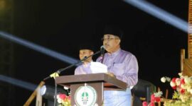 Bupati Tanjab Barat Drs H Anwar Sadat, M. Ag tutup pelaksanaan MTQ ke-52 di Kelurahan Lubuk Kambing. FOTO : Prokopim