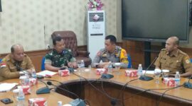 Dandim 0419/Tanjab Letkol Arm Dwi Sutaryo saat Hadir di Rapat Siaga Darurat Karhutla Tanjab Timur. FOTO : Pendim 0419/Tanjab