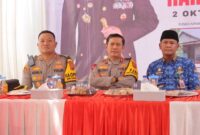 Sekda Tanjab Barat Hermansyah, S. STP, MH bersama Kapolda Jambi Irjen Pol Drs Rusdi Hartono, M. Si dan Kapolres Tanjab Barat AKBP Agung Basuki, SIK, MM (Dok Humas)