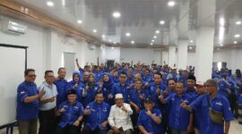 Cabup Drs H Anwar Sadat, M. Ag bersama Tim Monitoring DPP, DPW Ketua DPC Partai Demokrat Jamal Darmawan Sie dan Keluarga Besar Partai Demokrat (Dok LT)