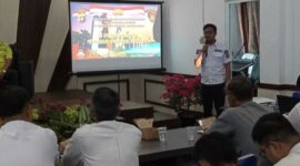 Kanit Tipikor Satreskrim Polres Tanjab Barat IPDA Praja Pratama Justisia, S. Tr. K., M. H menyampaikan materi saat sosialisasi pencegahan korupsi (Dok Humas)