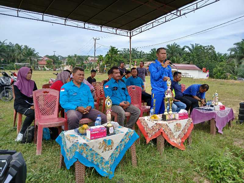 Fidruzal, S. E., M. M berikan sambutan sekaligus membuka secara resmi Turnamen Bola Voli Camat Muara Papalik Cup 2024