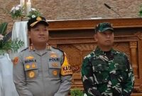 Kapolres Tanjab Barat AKBP Agung Basuki, S. I. K., M. M bersama Dandim 0419/Tanjab Letkol Arm Dwi Sutaryo, S. E.  M. Han (Dok LT)