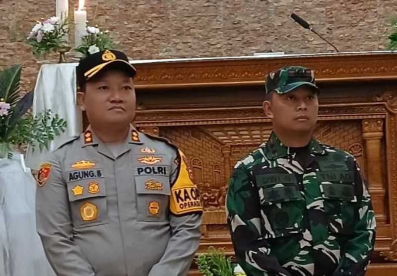 Kapolres Tanjab Barat AKBP Agung Basuki, S. I. K., M. M bersama Dandim 0419/Tanjab Letkol Arm Dwi Sutaryo, S. E.  M. Han (Dok LT)