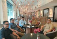 Bupati Tanjab Barat Drs H Anwar Sadat, M. Ag bersama Kadis Kominfo, Kadis Pendidikan dan Kabag Prokopim saat kunjungi PT 