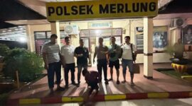 Personil Polsek Merlung amankan Dodi Pelaku pengeroyokan (Polsek Merlung)