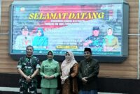 Bupati Tanjab Barat Drs H Anwar Sadat, M. Ag bersama Ketua TP-PKK Hj Fadhilah Sadat bersama Danrem 942/Gapu Brigjen TNI Heri Purwanto, S. E., M. Sc dan Ketua Persit KCK Koorcab Rem PD II/Swj Ny Nani Heri Purwanto (Dok LT)