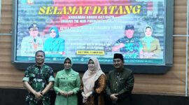 Bupati Tanjab Barat Drs H Anwar Sadat, M. Ag bersama Ketua TP-PKK Hj Fadhilah Sadat bersama Danrem 942/Gapu Brigjen TNI Heri Purwanto, S. E., M. Sc dan Ketua Persit KCK Koorcab Rem PD II/Swj Ny Nani Heri Purwanto (Dok LT)