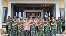 Kapolres Tanjab Barat AKBP Agung Basuki bersama PJU, Dandim 0419/Tanjab Letkol Arm Dwi Sutaryo dan Perwira foto bersama Danrem 042/Gapu Brigjen TNI Heri Purwanto dan PJU (Dok LT)