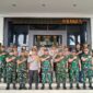 Kapolres Tanjab Barat AKBP Agung Basuki bersama PJU, Dandim 0419/Tanjab Letkol Arm Dwi Sutaryo dan Perwira foto bersama Danrem 042/Gapu Brigjen TNI Heri Purwanto dan PJU (Dok LT)