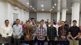 Kepala DTPH Tanjab Barat Reza Fahlevi, Kabid Perdagangan dan Pasar Kooerindag H Marhalim pemateri dan peserta seminar 