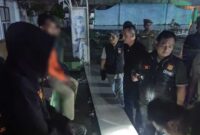 Kasatpol PP Tanjab Barat Muhammad Firdaus Indra, S. E, bersama PPNS dan Anggota saat pencegahan gangguan Tibum (Dok Satpol PP)