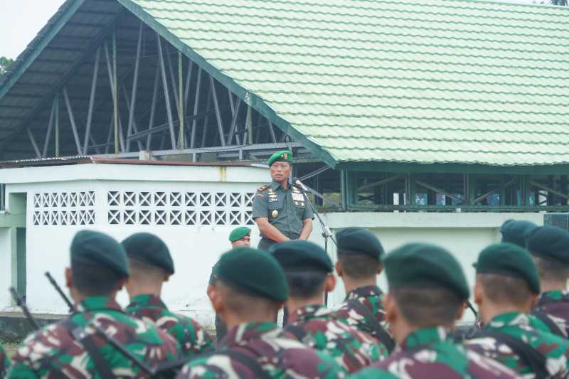 Danrem 042/Gapu Berikan Pengarahan kepada Satgas Yonif 142/KJ (Penrem 042/Gapu)
