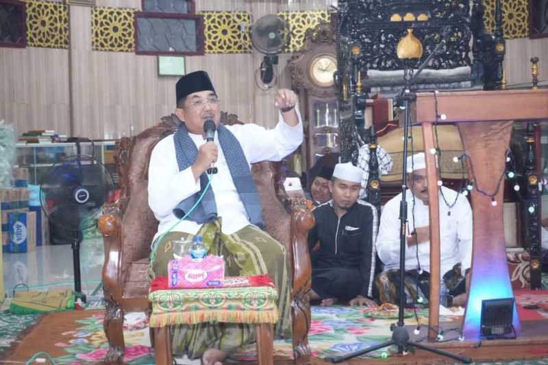 Bupati Tanjab Barat Drs H Anwar Sada, M. Ag ceramah di Masjid Al Muttaqin peringatan Isra' Mi'raj 1446 Hijriah 