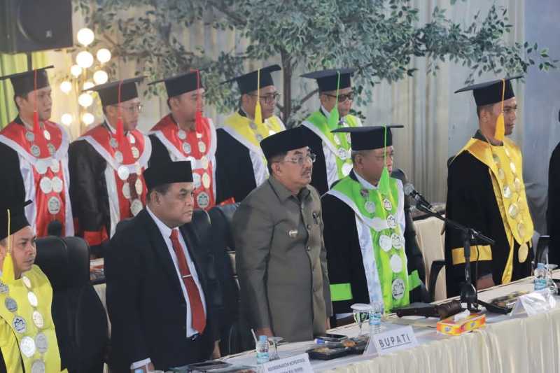 Bupati Drs H Anwar Sadat, M. Ag bersama Para Rektor san Ketua Senat (Humas)