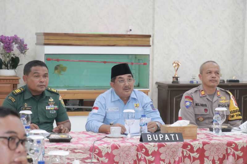 Bupati Anwar Sadat saat mengikuti virtual meeting terkait program Makan Bergizi Gratis bersama Gubernur Al Haris (Prokopim)