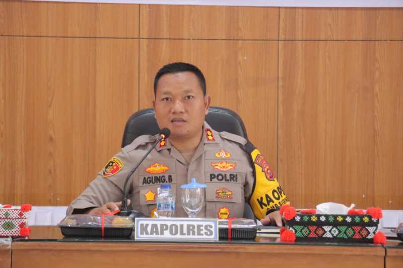 AKBP Agung Basuki pimpin Latihan Pra Operasi Keselamatan di Aula Reconfu Mapolres Tanjung Jabung Barat. (Humas)