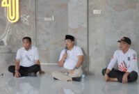 Bupati Tanjab Barat Anwar Sadat bersama Sekda Hermasnyah dan Asisten Bidang Pemerintahan dan Kesra  (Prokopim)