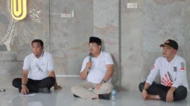 Bupati Tanjab Barat Anwar Sadat bersama Sekda Hermasnyah dan Asisten Bidang Pemerintahan dan Kesra  (Prokopim)