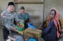 Bupati Anwar Sadat berikan Bantuan Kepada Nenek Partiyah (Prokopim)