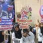 Anak-Anak dari Masjid Nur Annisa Gotong Papan Himbauan Kamtibmas (Humas)